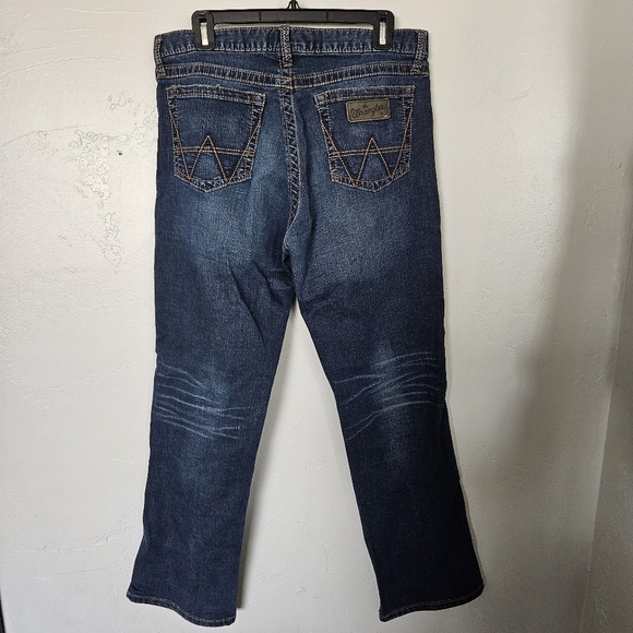 Wrangler Women's 32x32 Dark Wash Denim Blue Jeans Bootcut Tan Stitching Western - Picture 5 of 9